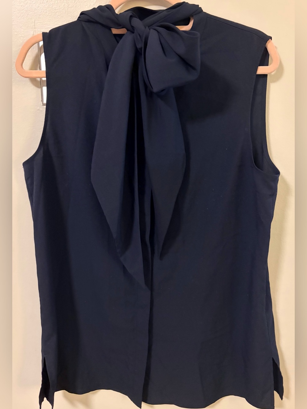 Tory Burch Chic Sleeveless Navy Tie-Neck Women’s Top size 10